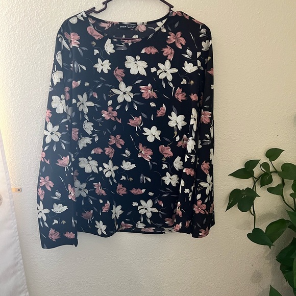 Floral shirt - Picture 2 of 3